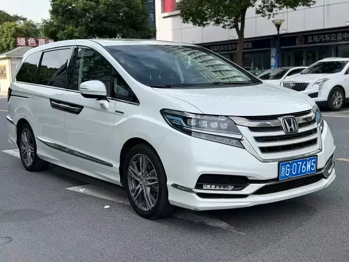 Elyson 2019 2.0L Hybrid Deluxe Edition 3