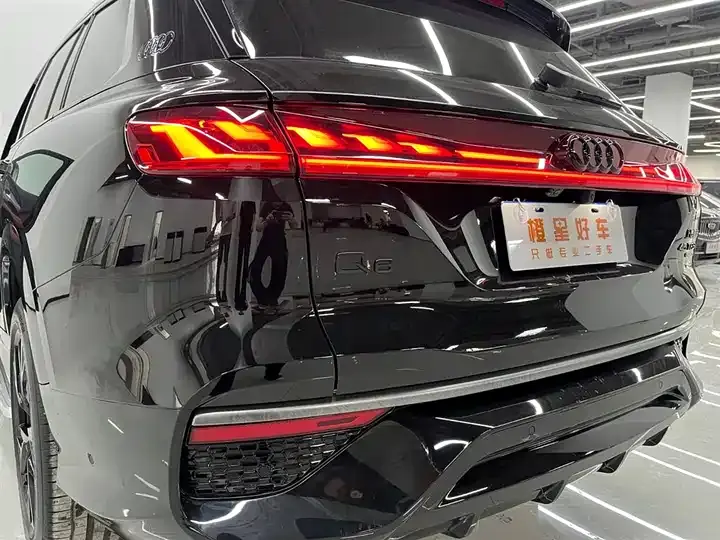 Audi Q6 2024 45 TFSI quattro Black Samurai Edition 6 10