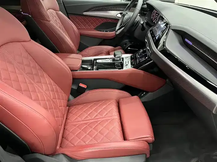 Audi Q6 2024 45 TFSI quattro Black Samurai Edition 6 12