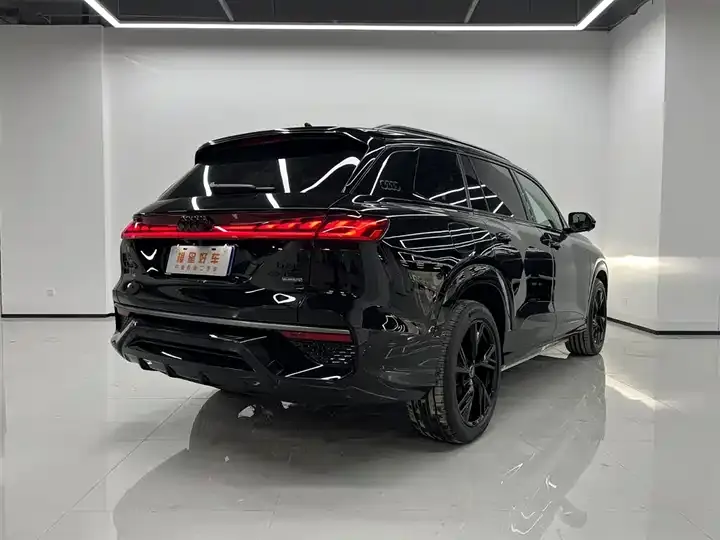 Audi Q6 2024 45 TFSI quattro Black Samurai Edition 6 4