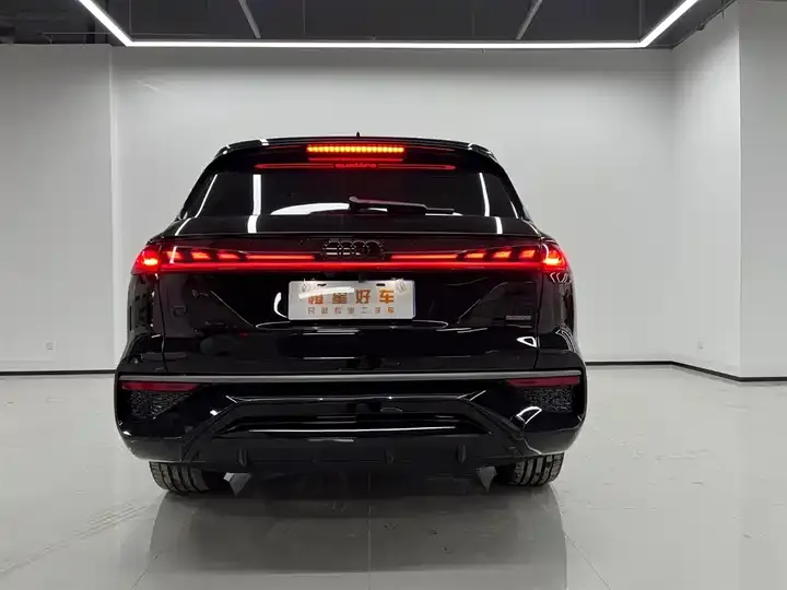 Audi Q6 2024 45 TFSI quattro Black Samurai Edition 6 5