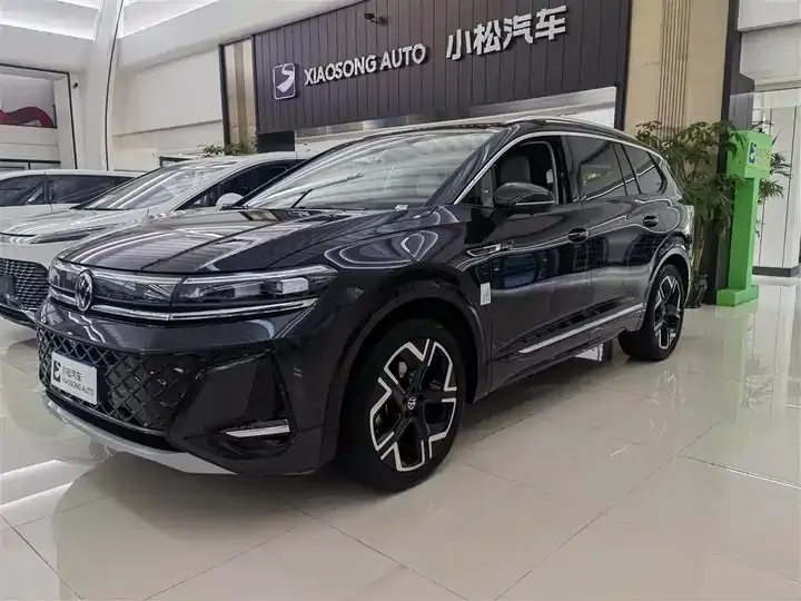 Открыть галерею: The 2026 450TSI four-wheel drive flagship 6 seats