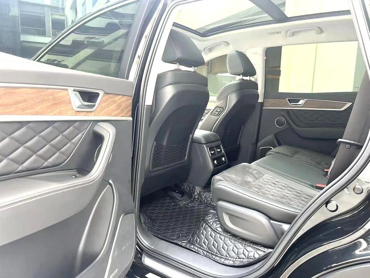 HongQi 2022 HS7 48V 2.0T Two-Drive Smart Flag Chang Edition 5-seat Automatic Gear 5