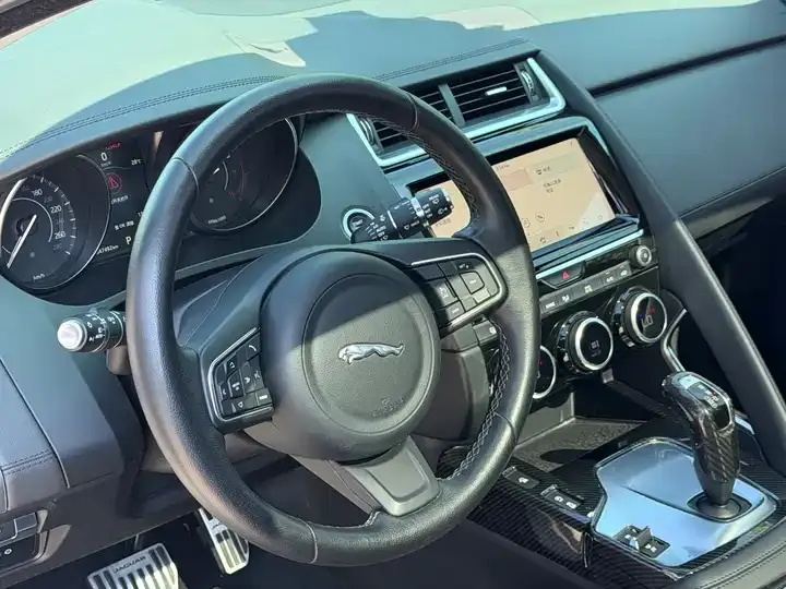 Jaguar E-PACE 2018 P200 S country VI 10