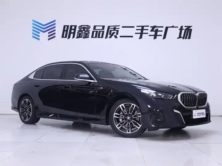 BMW 5 Series 2024 530Li Leading M Sports Suit 5