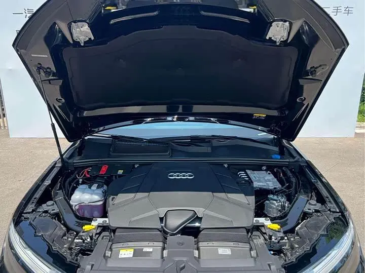 Audi Q7 2025 55 TFSI quattro S line Sport 12