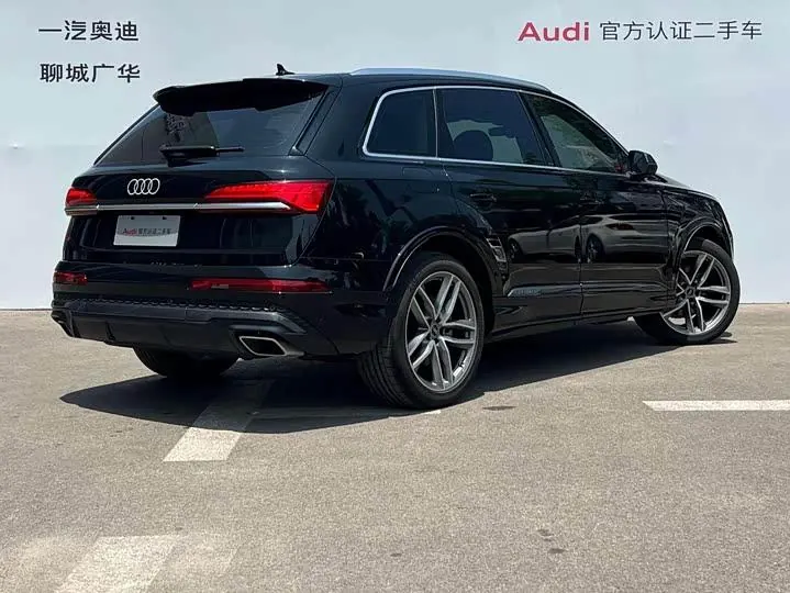 Audi Q7 2025 55 TFSI quattro S line Sport 4
