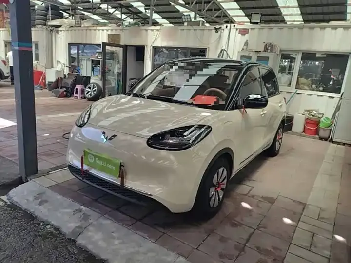WuLing Plantronics 2025 333km LingBox Connected - View 1