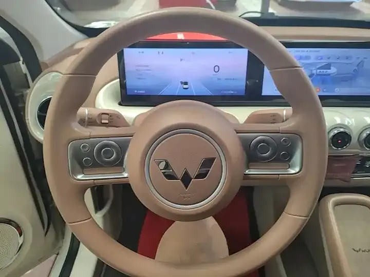WuLing Plantronics 2025 333km LingBox Connected 11