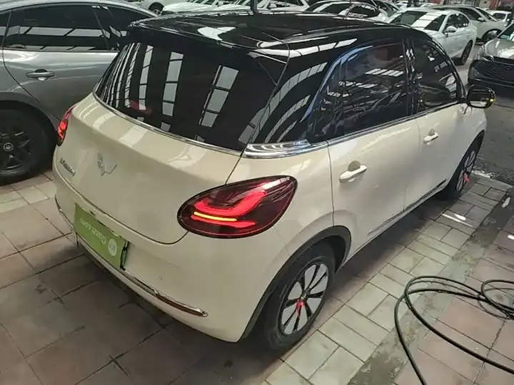 WuLing Plantronics 2025 333km LingBox Connected 7