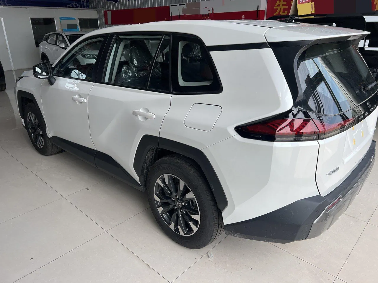Toyota 2026 RAV4 Rongfang Double Engine 2.0 Stepless Two-Drive Deluxe Automatic Gear 5