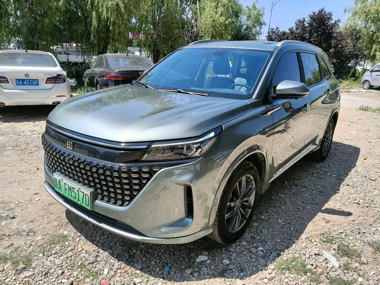 打开图片灯箱:LanDian 2024 LanDian E5 1.5 stepless glory version 100KM exclusive 7-seat automatic gear