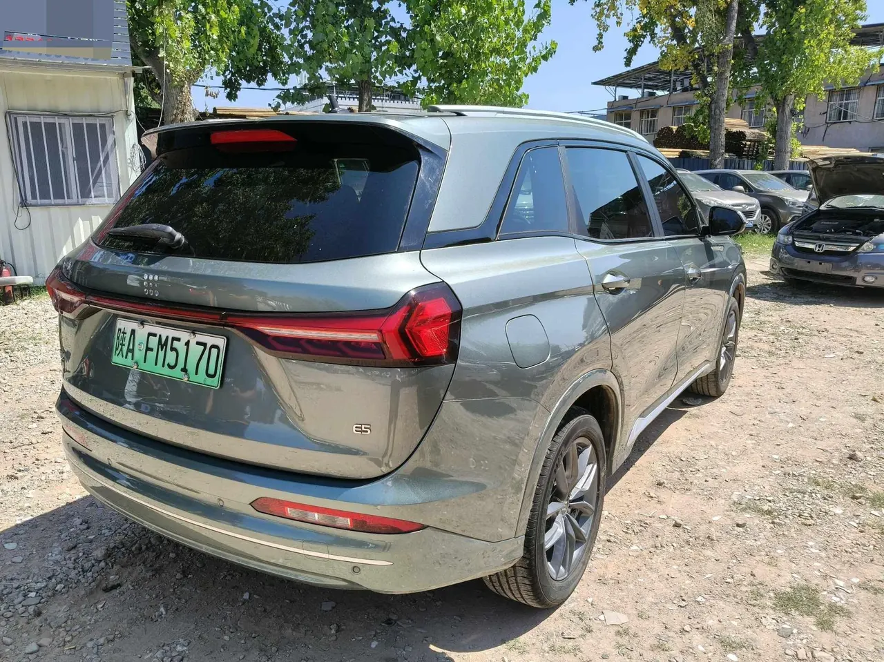LanDian 2024 LanDian E5 1.5 stepless glory version 100KM exclusive 7-seat automatic gear 4