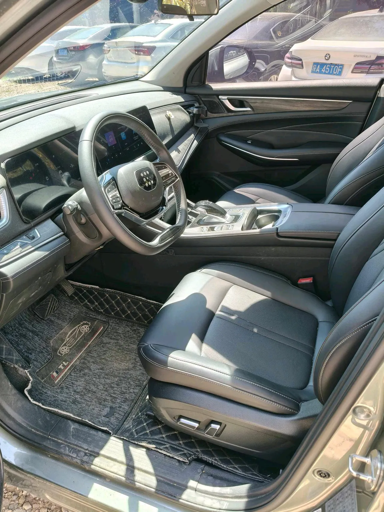 LanDian 2024 LanDian E5 1.5 stepless glory version 100KM exclusive 7-seat automatic gear 9