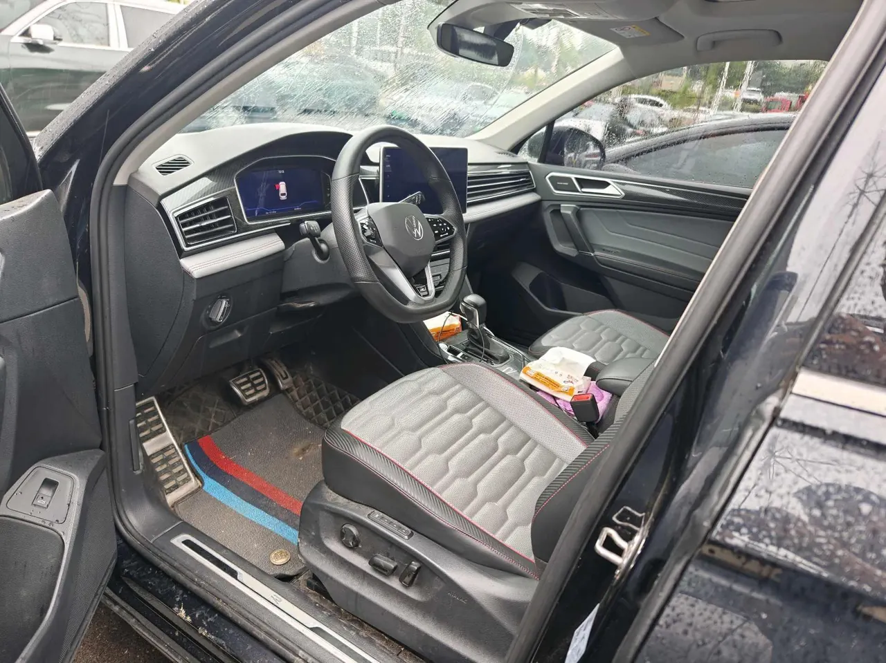 Volkswagen 2022 Tiguan L R-Line 2.0TSI 330TSI Two-Drive R-Line Ultimate Automatic Gear 6