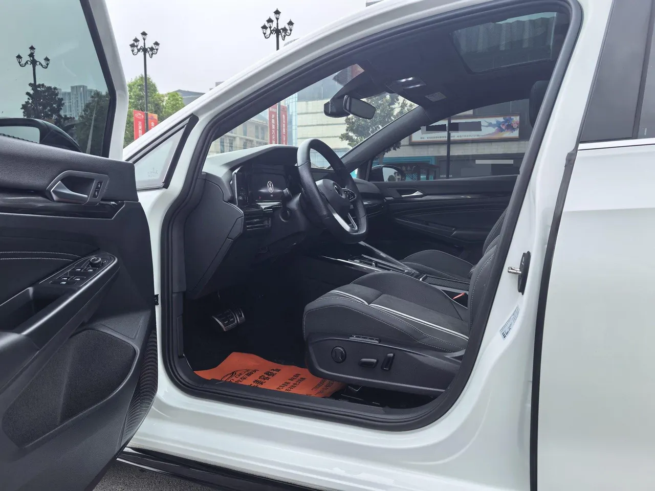 Volkswagen 2021 Golf 8 R-Line 1.4TSI 280TSI Automatic 2