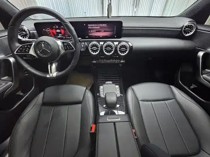 Mercedes Benz Class A 2024 A 200 L Dynamic 10