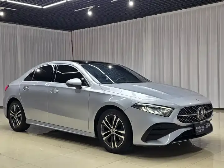 Mercedes Benz Class A 2024 A 200 L Dynamic 4