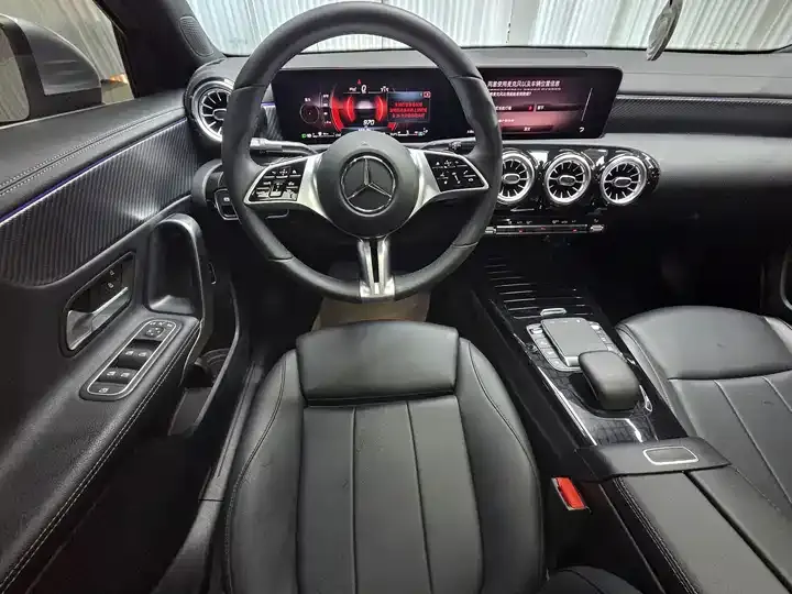 Mercedes Benz Class A 2024 A 200 L Dynamic 9