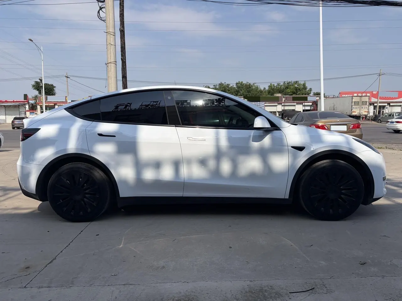 Tesla 2022 Model Y rear-wheel drive version (facelift) automatic gear - View 1