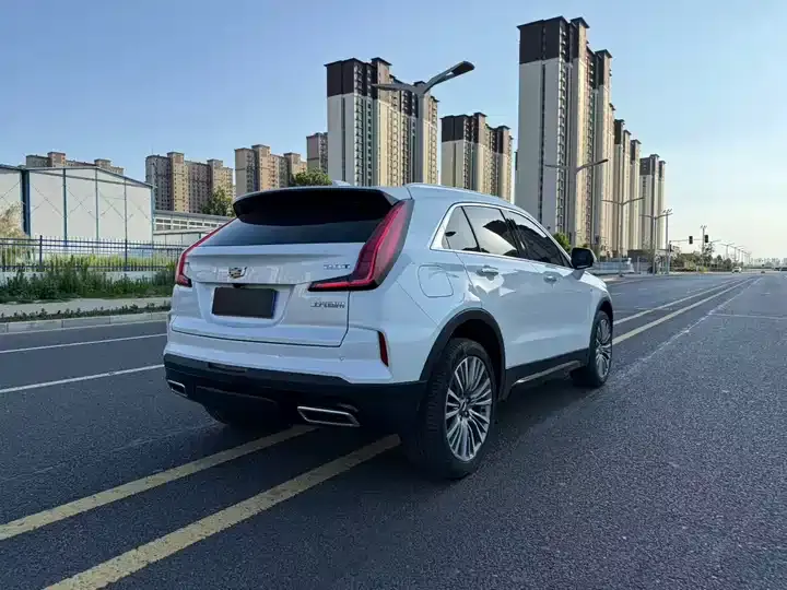 Cadillac XT4 2024 28T two-wheel drive distinguished model 11