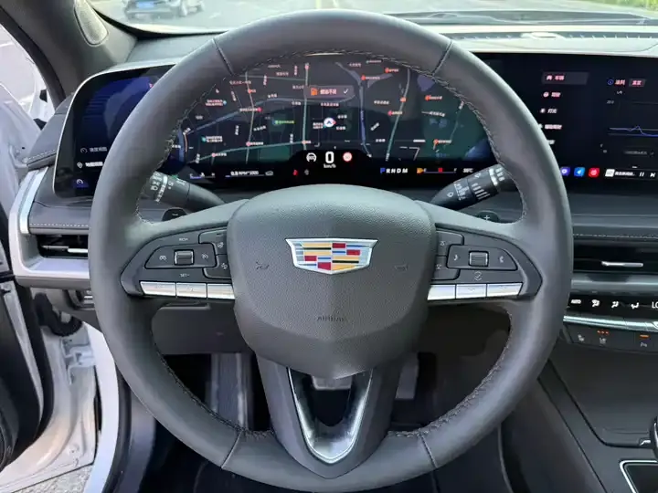 Cadillac XT4 2024 28T two-wheel drive distinguished model 6