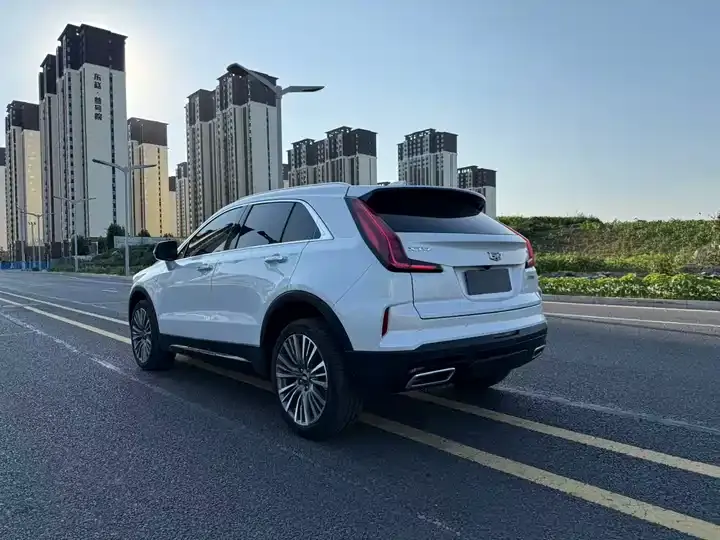 Cadillac XT4 2024 28T two-wheel drive distinguished model 9
