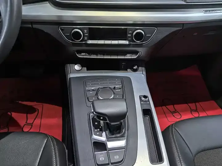 Audi Q5L 2020 40 TFSI enjoy enterprising 8