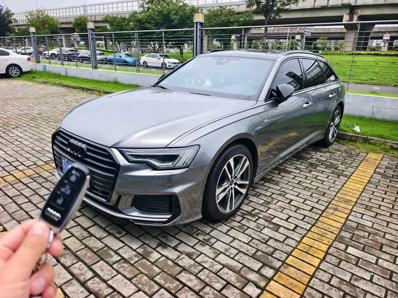 Audi A6 (Imported) 2023 A6 Avant 2.0TFSI 45TFSI Pioneer Selected Dynamic Automatic Gear - View 1