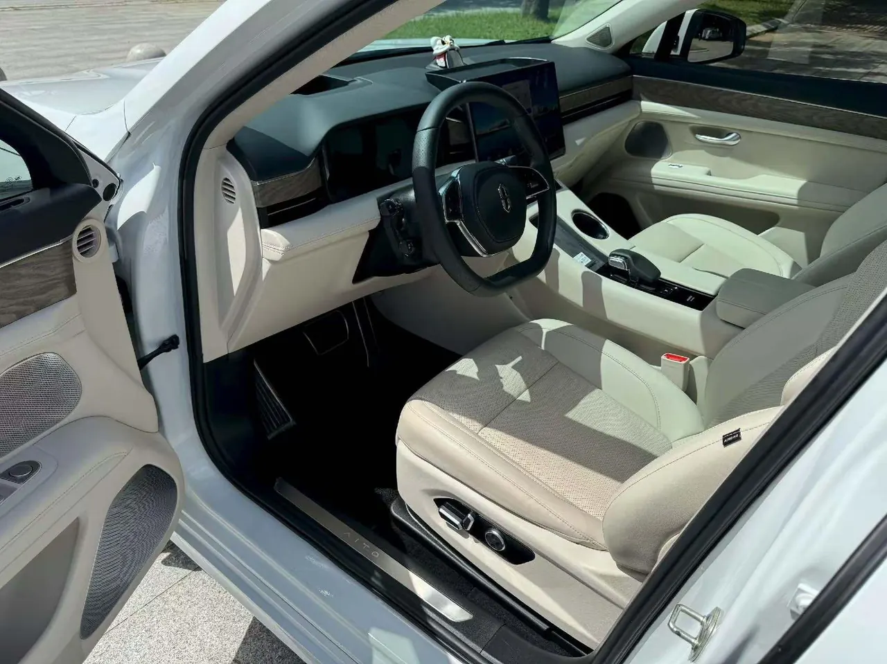 AITO 2022 AITO M5 1.5T Four-wheel Drive to Achieve Automatic Gear 6