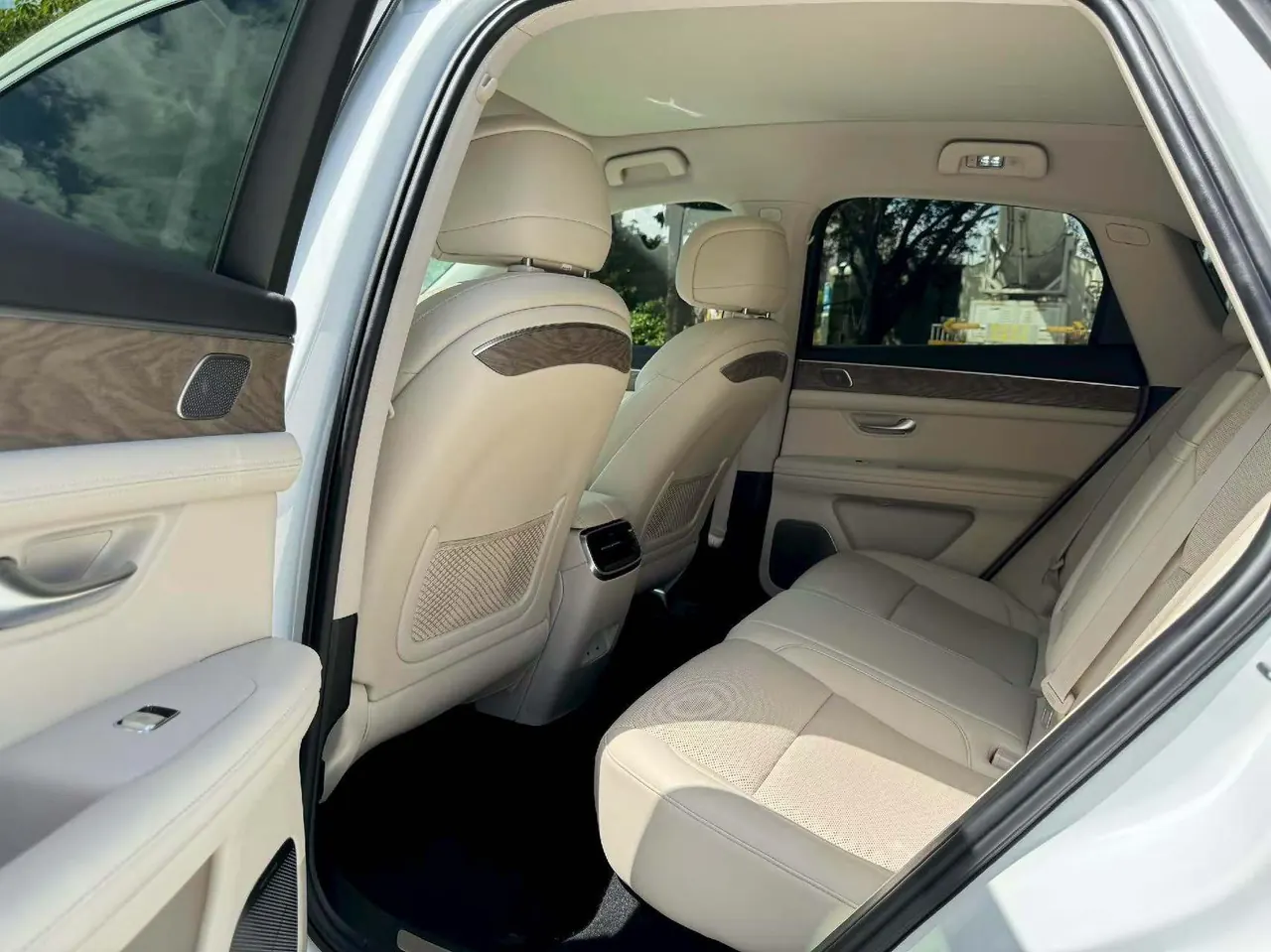 AITO 2022 AITO M5 1.5T Four-wheel Drive to Achieve Automatic Gear 7