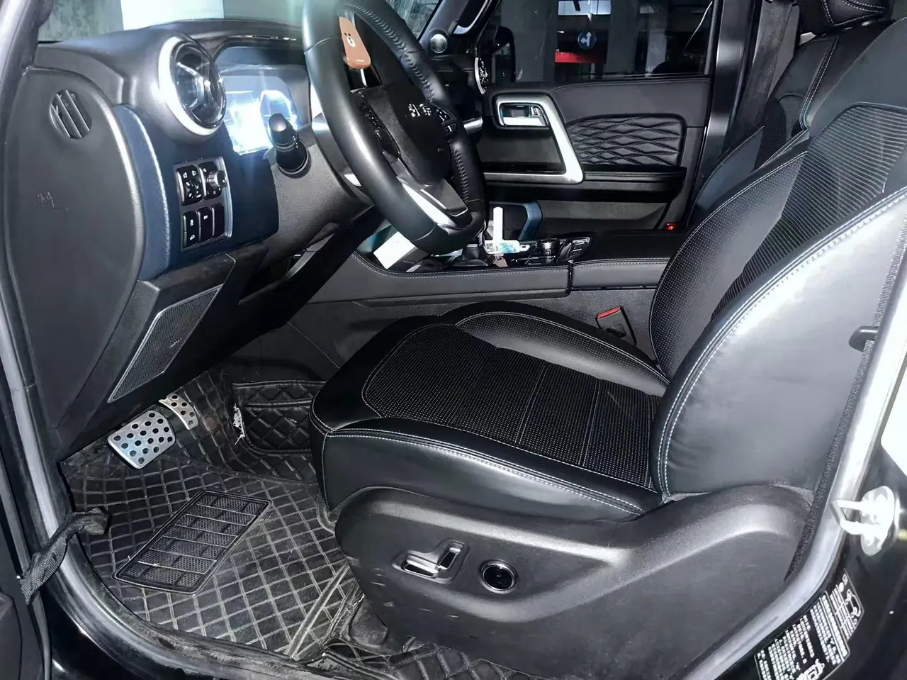 Beijing 2021 BJ40 2.0T four-wheel drive blade hero version chivalrous automatic gear 4