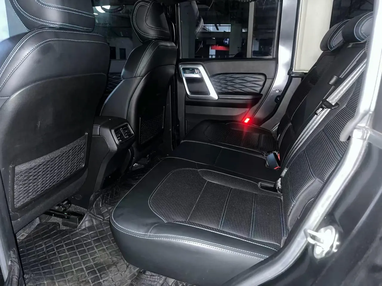 Beijing 2021 BJ40 2.0T four-wheel drive blade hero version chivalrous automatic gear 5