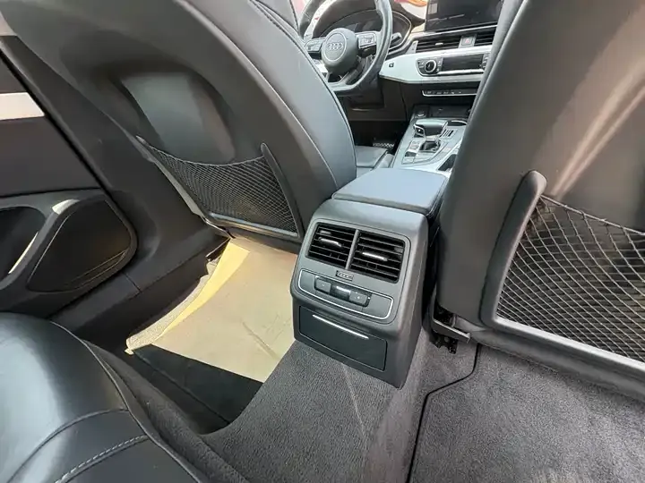 Audi A4L 2022 40 TFSI Deluxe Dynamic 10
