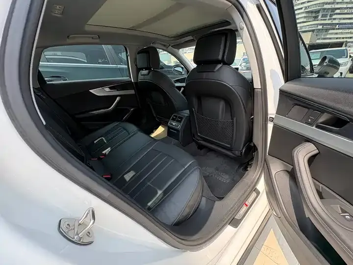 Audi A4L 2022 40 TFSI Deluxe Dynamic 12