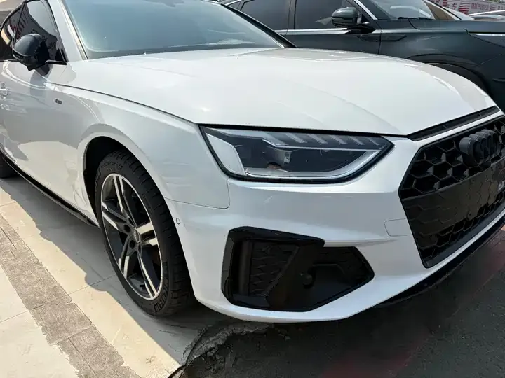 Audi A4L 2022 40 TFSI Deluxe Dynamic 2