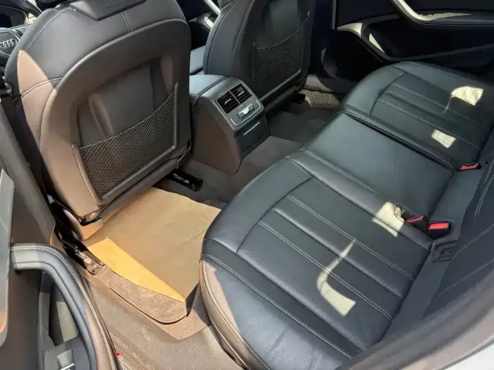 Audi A4L 2022 40 TFSI Deluxe Dynamic 5