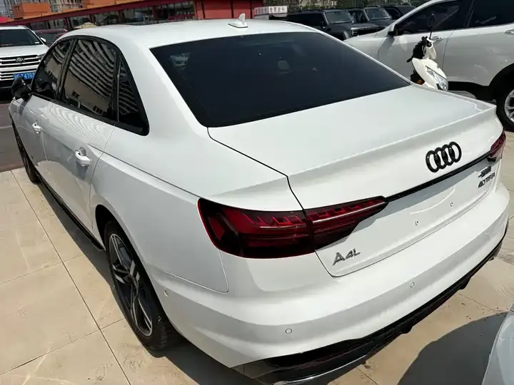 Audi A4L 2022 40 TFSI Deluxe Dynamic 6