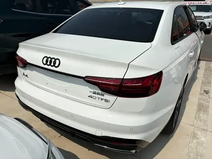 Audi A4L 2022 40 TFSI Deluxe Dynamic 7