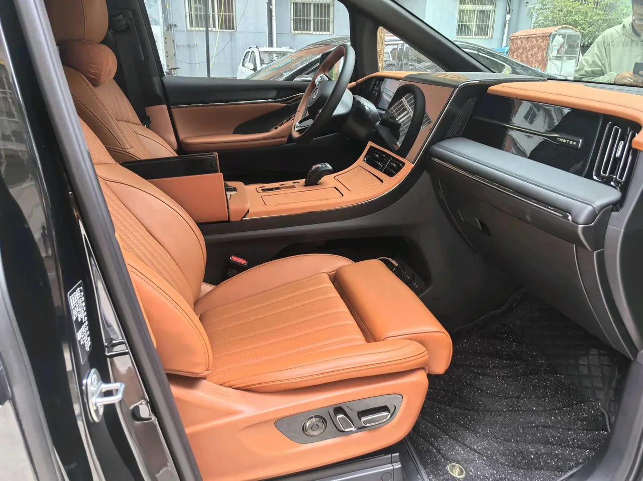 Chuanqi 2026 M8 Double Engine 2.0T Extreme Edition Automatic Gear 4