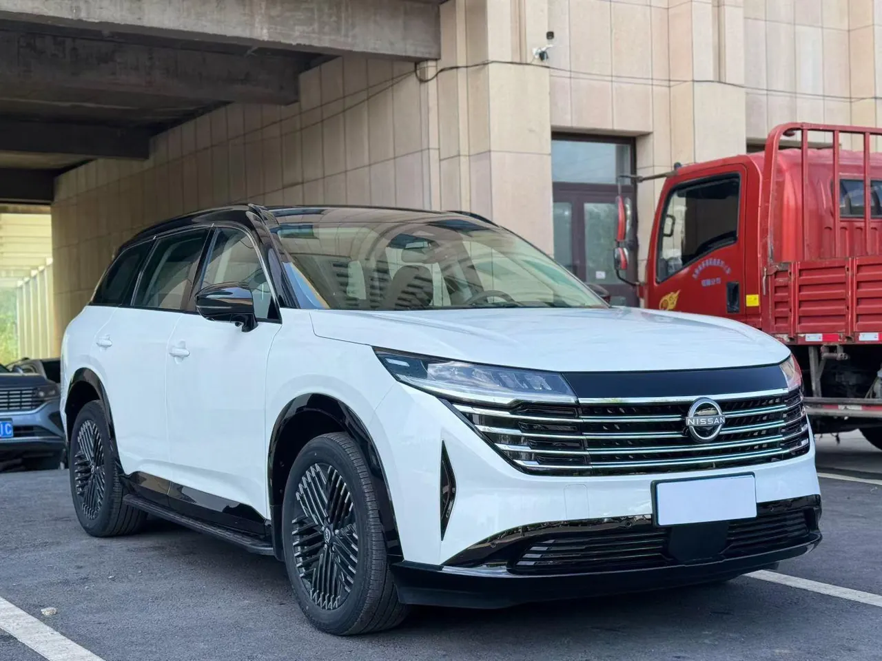 Nissan 2024 Tanlu 2.0T 380VC-TURBO 4-wheel drive Zhizun Edition 6-seat automatic gear 3