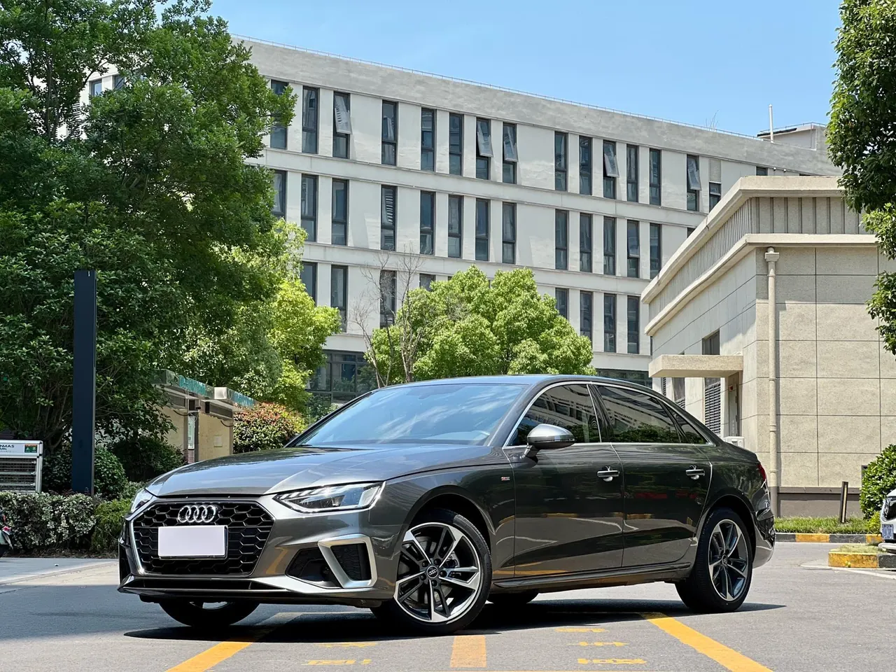 Audi 2022 A4L 2.0TFSI 40TFSI Fashion Dynamic Automatic - View 1