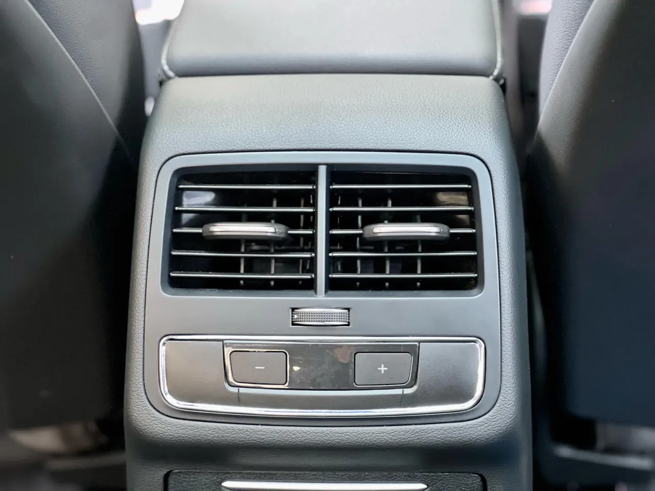 Audi 2022 A4L 2.0TFSI 40TFSI Fashion Dynamic Automatic 12