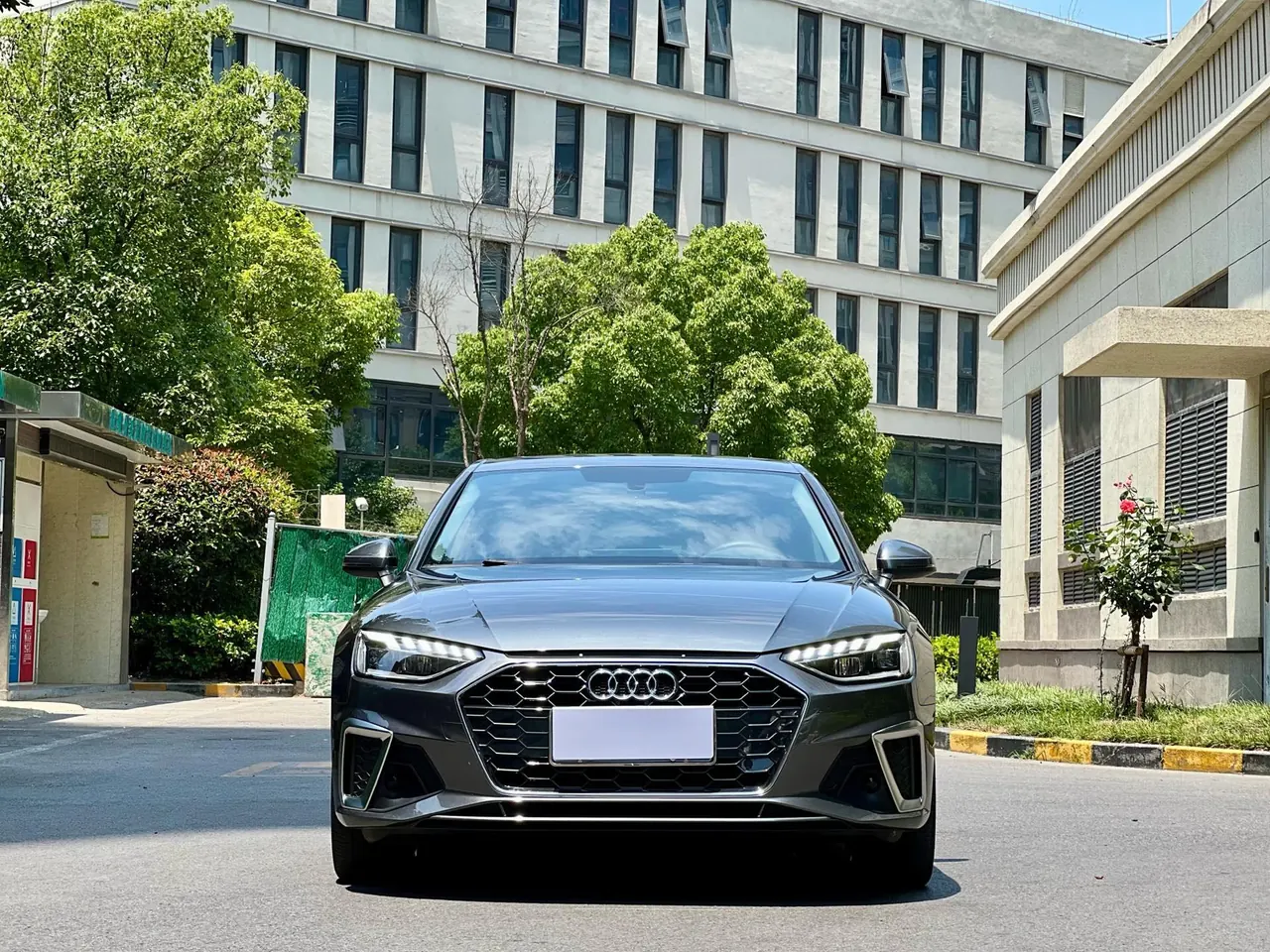 Audi 2022 A4L 2.0TFSI 40TFSI Fashion Dynamic Automatic 2