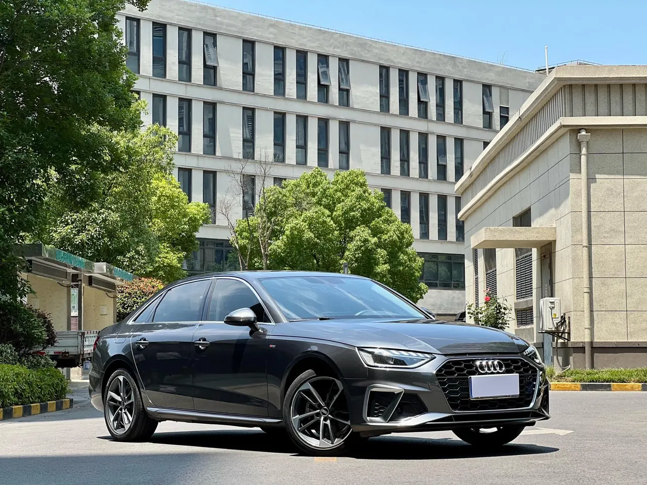 Audi 2022 A4L 2.0TFSI 40TFSI Fashion Dynamic Automatic 3