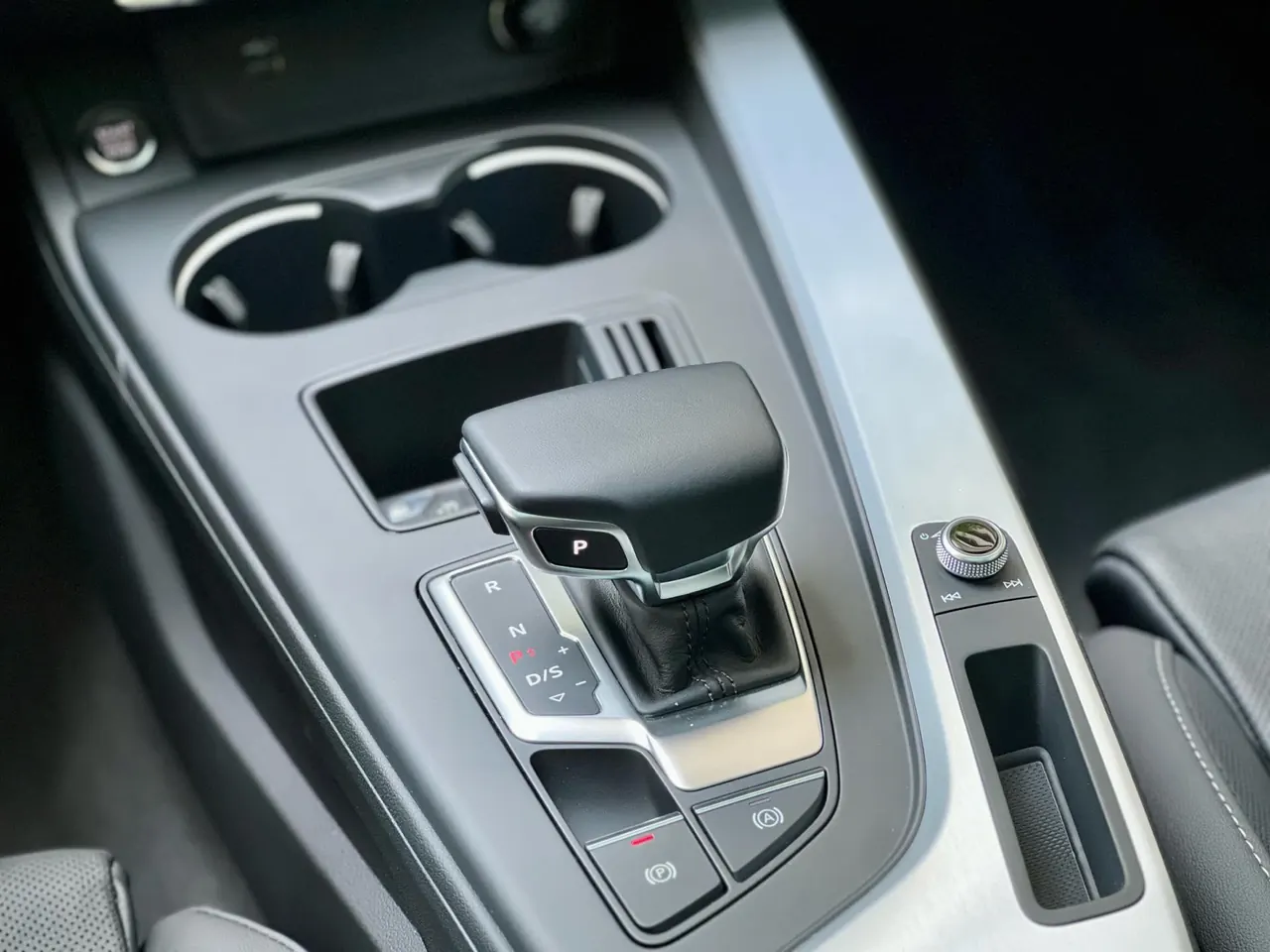 Audi 2022 A4L 2.0TFSI 40TFSI Fashion Dynamic Automatic 8