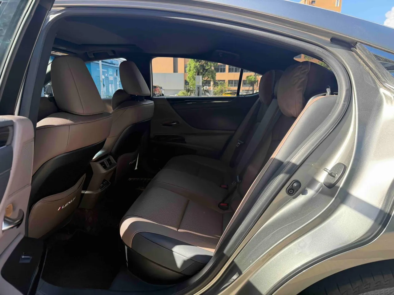 Lexus ES (Imported) 2022 ES300h 2.5 Stepless Premium Edition Automatic Gear 5