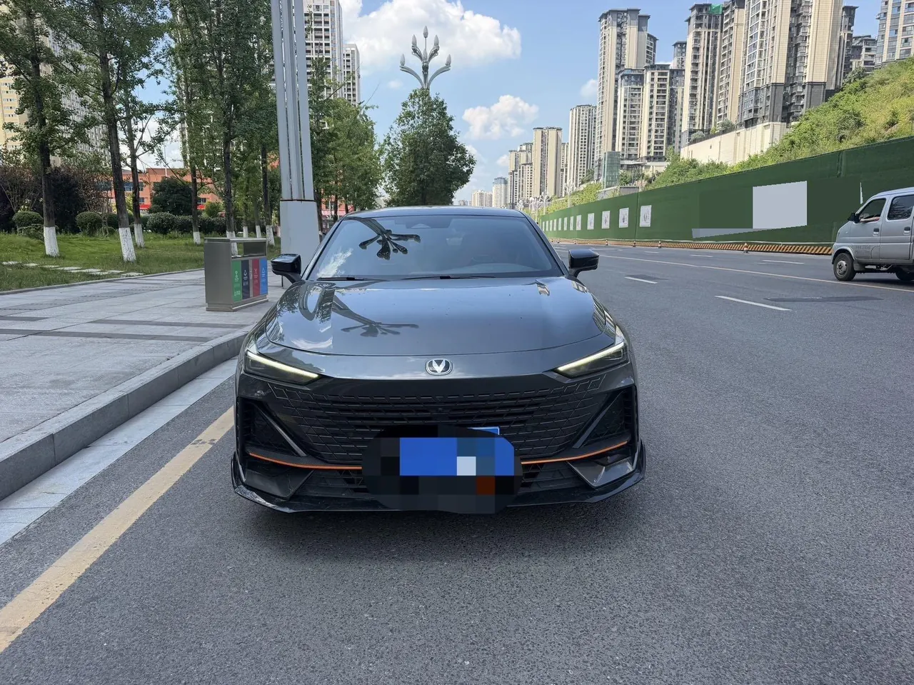 ChangAn 2023 UNI-V 1.5T Sports Edition Automatic - View 1