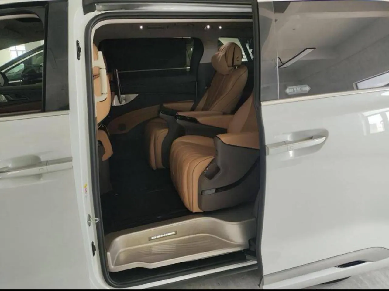 Denza 2022 Denza D9 DM-i 1.5T stepless 970 four-wheel drive flagship automatic gear 3