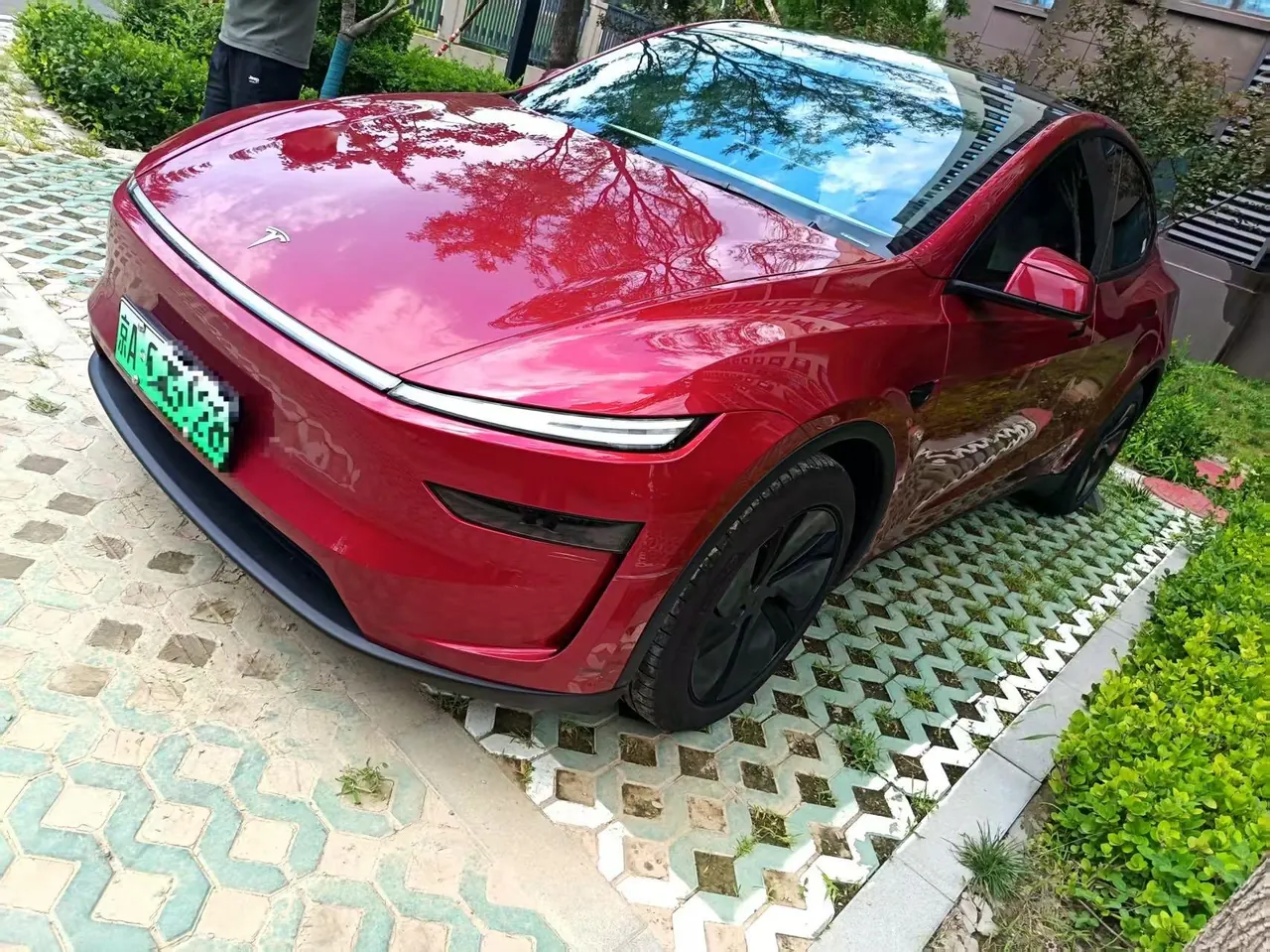 Tesla 2026 Model Y long endurance all-wheel drive version automatic transmission - View 1